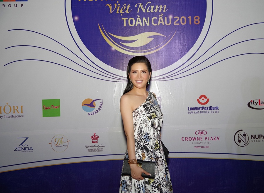 Đinh Hiền Anh khoe nhan sắc không tuổi dự event ở Phú Quốc