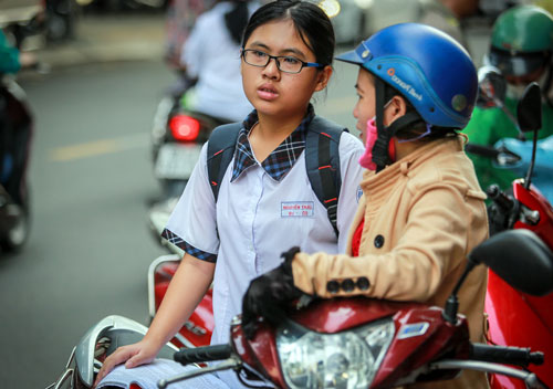 Phụ huynh Sài Gòn cùng học sinh chạy đua vào lớp 10 công lập