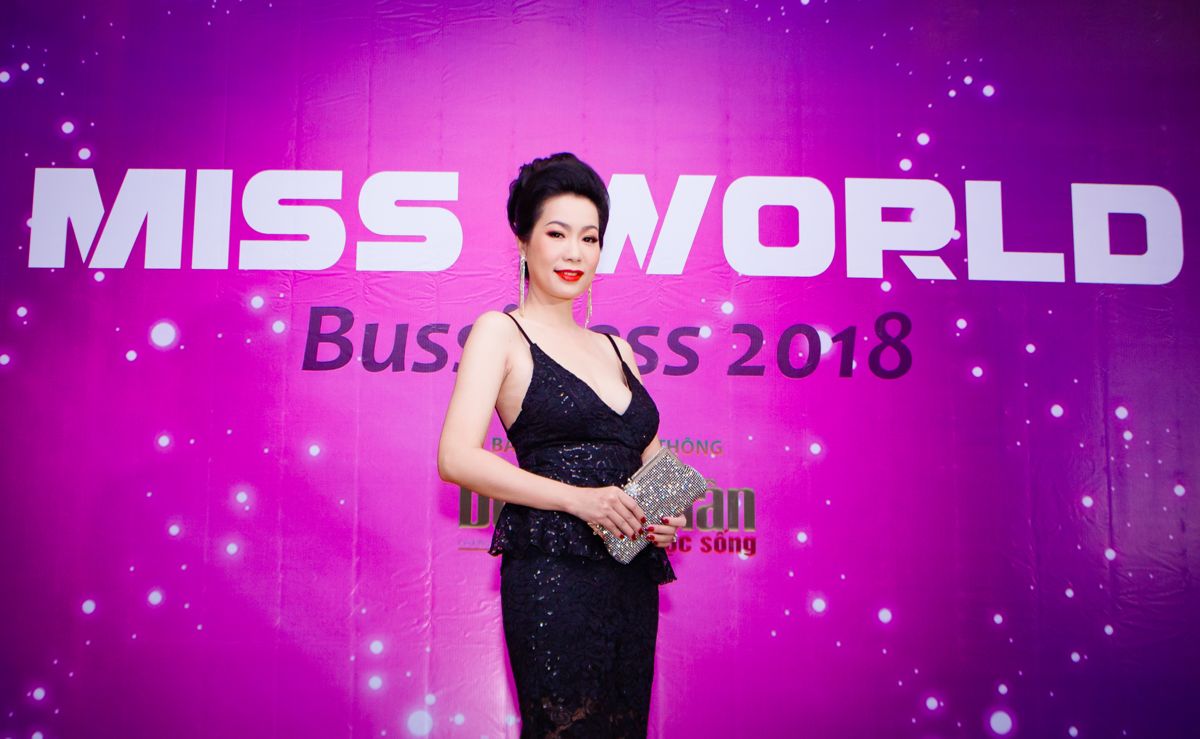 Trịnh Kim Chi quyến rũ trong vai trò giám khảo cuộc thi nhan sắc