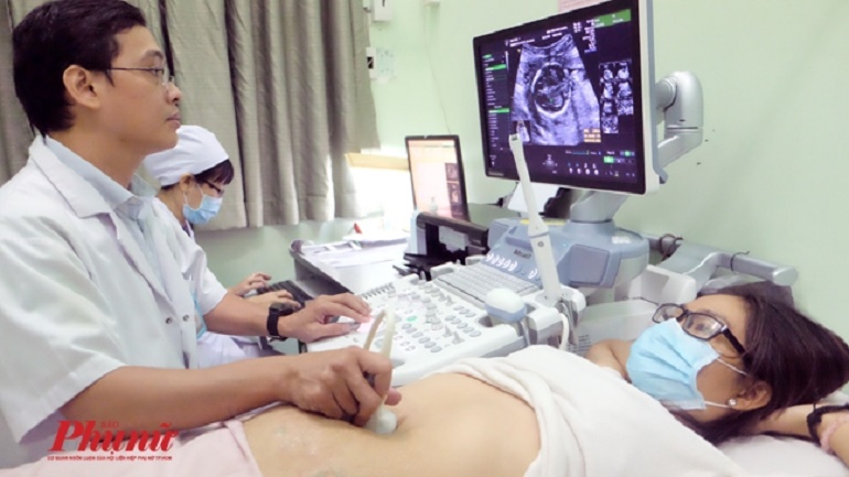 Mất kinh nguyệt 5 tháng, một phụ nữ vẫn không tin mình 'dính' bầu