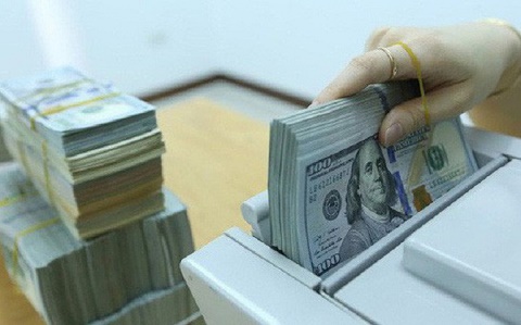 Vì sao USD ngân hàng tăng chóng mặt?