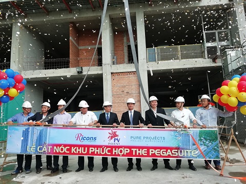 Cất nóc khu căn hộ The Pegasuite