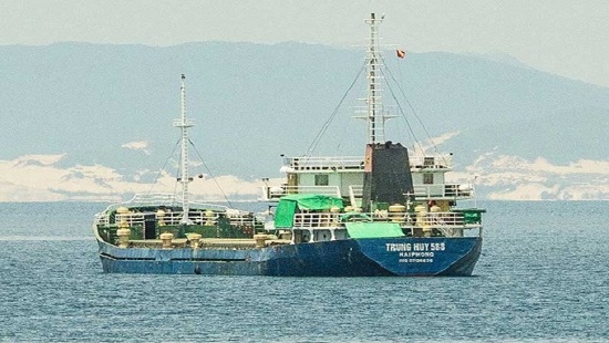 Chính quyền xung đột quyết định, doanh nghiệp chịu trận