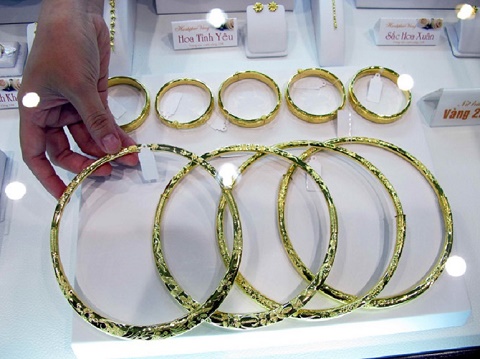 Giá USD tăng 'kìm chân' giá vàng