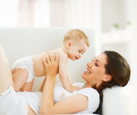 Cán mốc phát triển của bé 4 tháng tuổi