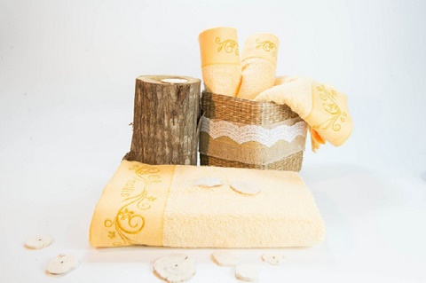 Chọn khăn và áo choàng mùa hè cho bé