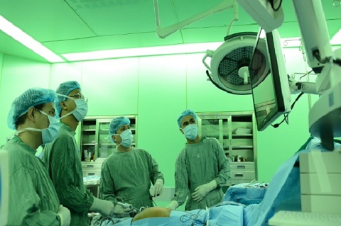 Nội soi cắt gan điều trị ung thư
