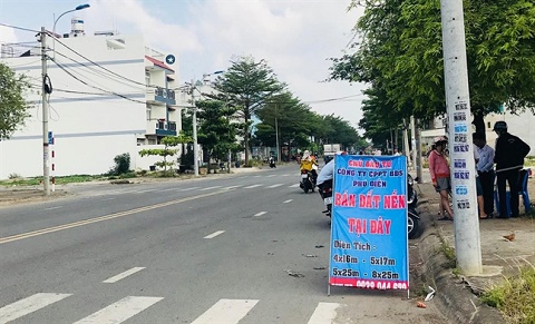 Thanh khoản kém, giá bất động sản vẫn trên trời