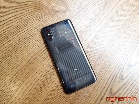 Trên tay Xiaomi Mi 8 Explorer Edition độc nhất Việt Nam: thiết kế không như kỳ vọng, giá 20 triệu đồng
