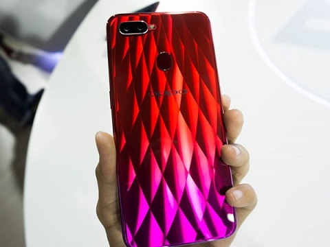 Oppo F9: đẹp mê ly, sạc siêu nhanh, giá 7,69 triệu đồng