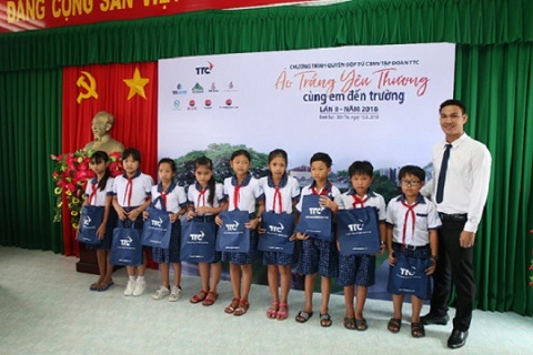 TTC tổ chức chương trình “Áo trắng yêu thương cùng em đến trường” lần 2 - năm 2018