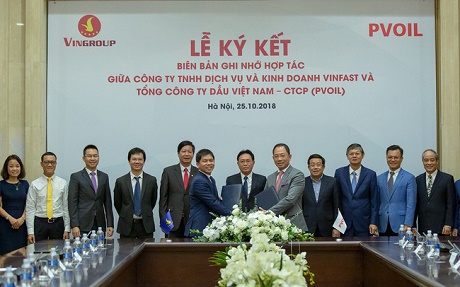 VinFast hợp tác với PV Oil triển khai trạm sạc và thuê pin cho xe điện