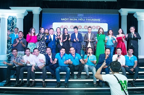 “Một nửa yêu thương” khép lại với số tiền 40 triệu đồng trao đến cho mảnh đời kém may mắn