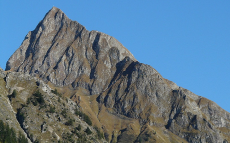 Tâm lý thận trọng tiếp diễn, Vn-Index tăng điểm với thanh khoản “tụt áp”