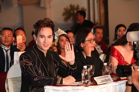 Ca sĩ Nguyên Vũ làm trưởng ban giám khảo cuộc thi sắc đẹp đuợc tổ chức tại Hàn Quốc