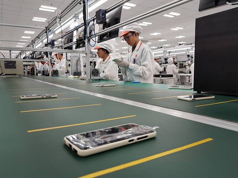 Tận mắt ngắm dây chuyền sản xuất điện thoại Vsmart của Vingroup