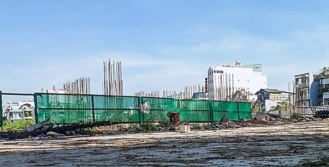 Khóc ròng vì đóng tiền cọc vào dự án 'chưa có gì'