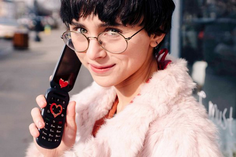 Xu hướng quay lại dùng điện thoại nắp gập của giới trẻ Mỹ