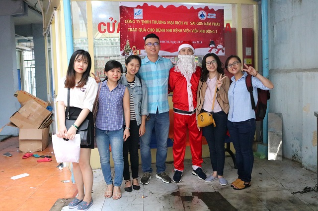 Sài Gòn Nam Phát trao quà giáng sinh cho bệnh nhi bệnh viện Nhi Đồng 1
