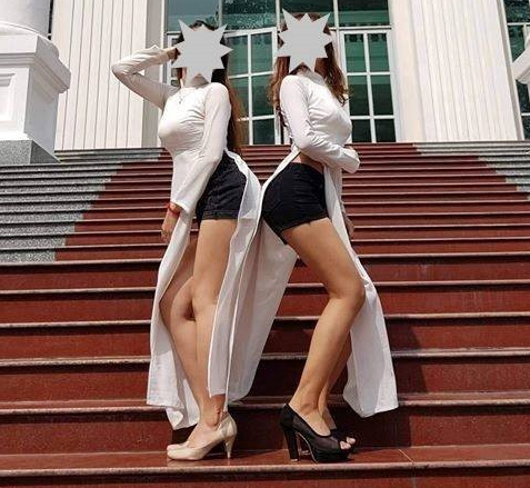 Mặc áo dài, quần đùi tạo dáng... chụp ảnh giữa Trường ĐH Sư phạm TP HCM!