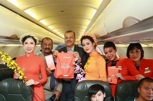 Bất ngờ lì xì trên không trung, Jetstar Pacific khiến hành khách thích thú