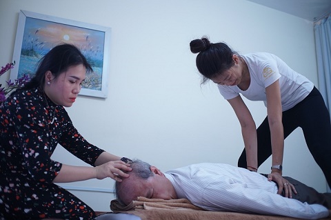 Golfer với yoga đả thông, phục hồi chấn thương nhanh chóng