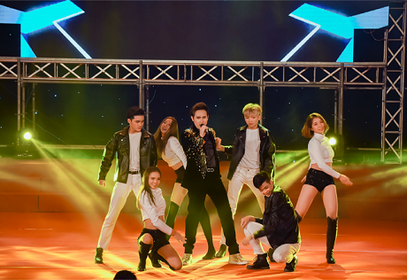 Ca sĩ Nguyên Vũ đốt nóng sân khấu chung kết Người mẫu Thể hình Việt Nam 2019 bằng vũ đạo cực sung