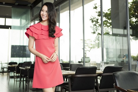 Dương Thùy Linh đón nắng hè rạng rỡ