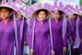 Nhà thiết kế Minh Hạnh lên tiếng chuyện chiếc nón Huế bị