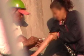 Công khai tiêm chích ma túy