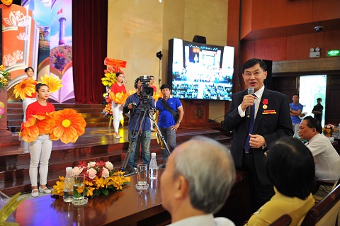 Ông Johnathan Hạnh Nguyễn nhận Huân chương lao động Hạng 2