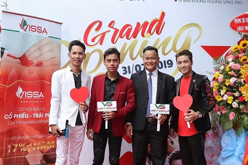 Bầu show Lê Hùng “mai mối” ca sĩ Đan Trường đến với sự kiện khai trương hệ thống Beauty Salon Hair – Nail – Spa Vissa