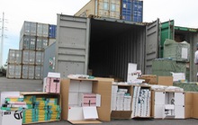 Phát hiện 1 container phụ kiện điện thoại di động nhập từ Trung Quốc ghi