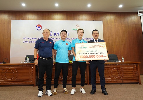 Tập đoàn Hưng Thịnh hỗ trợ VFF trả lương