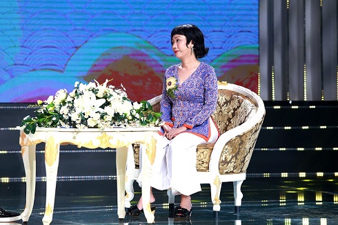 Nghệ sĩ cải lương Tô Thiên Kiều: “Khán giả xem hát cúng đình, trải chiếu ngủ nhiều giấc, thức dậy tuồng vẫn chưa vãn”