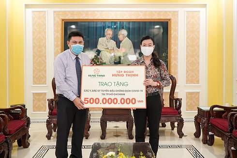 Tập đoàn Hưng Thịnh trao tặng gần 2,5 tỷ đồng (đợt 1) trong gói 20 tỷ hỗ trợ y, bác sĩ tuyến đầu chống dịch Covid-19