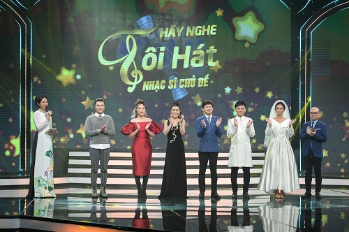 Thái Châu thán phục, MC Quỳnh Hoa bật khóc vì hình ảnh Henry Ngọc Thạch ôm hũ tro cốt trong màn diễn về mẹ