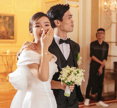 Công Phượng – Viên Minh rạng rỡ niềm hạnh phúc với kỷ vật tình yêu đến từ thương hiệu Cartier