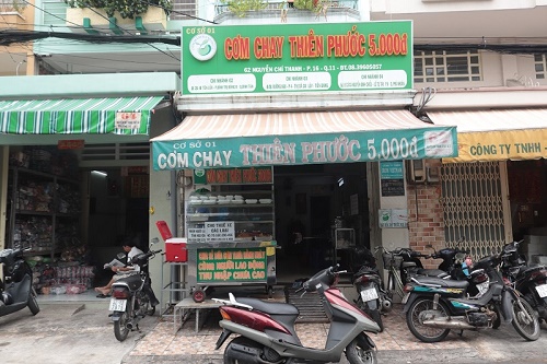 Đong đầy tình người như quán cơm chay Thiên Phước