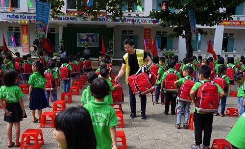 CapitaLand trao quà và học bổng cho hơn 1.400 học sinh tại bốn trường CapitaLand Hope nhân dịp Trung thu