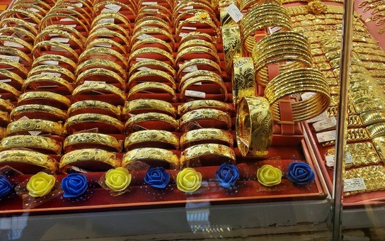 Giá vàng hôm nay 9-10: Các quỹ đầu tư tiếp tục vung tiền