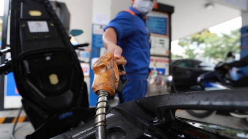 Ngày mai (11/12), giá xăng sẽ tiếp tục tăng mạnh?