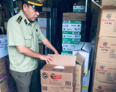 Bình Dương: Thu giữ hơn 800 Kg nguyên liệu chế biến trà sữa , tiêu hủy 23 nghìn bao thuốc lá lậu