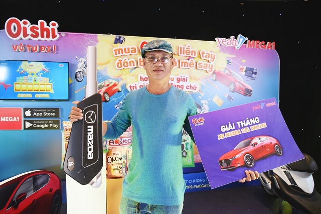 Khách hàng thứ 2 trúng chiếc xe hơi Mazda3 gần 1 tỷ đồng nhờ ăn snack Oishi
