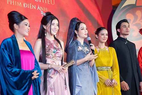 Nhà sản xuất phim điện ảnh “Kiều” mang cả lầu xanh đến buổi công chiếu