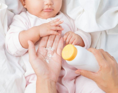 Mách bạn cách chọn phấn rôm cho trẻ