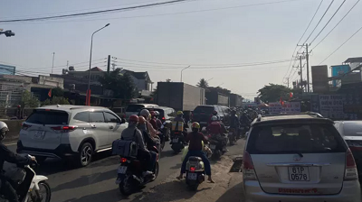 Kẹt xe khủng khiếp ở ngã 3 Dầu Giây, mọi người lưu ý