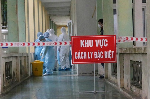 TP Hồ Chí Minh: Cách ly 21 người liên quan ca nghi mắc Covid-19