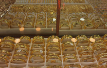 Giá vàng hôm nay 25-5: Bất động bởi giới đầu tư thiếu động lực dồn vốn vào