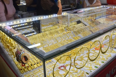 Giá vàng hôm nay 4-7: Vàng SJC quá cao so với giá thế giới